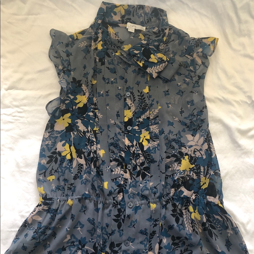 Super cute sheer sleeveless LOFT tie neck blouse